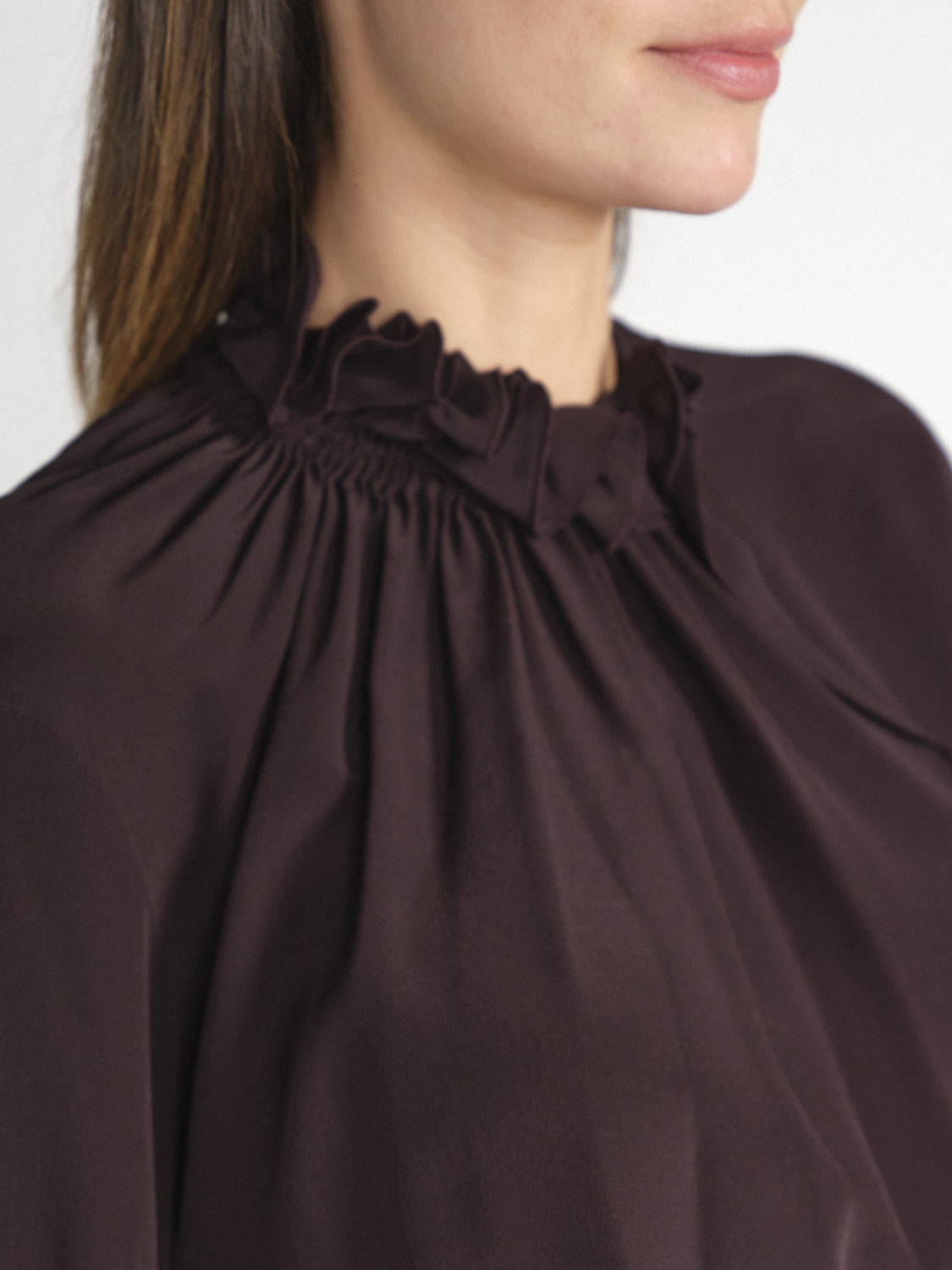 Victoria Beckham Blouse with ruffled collar made of silk crepe  beaurdeux  36