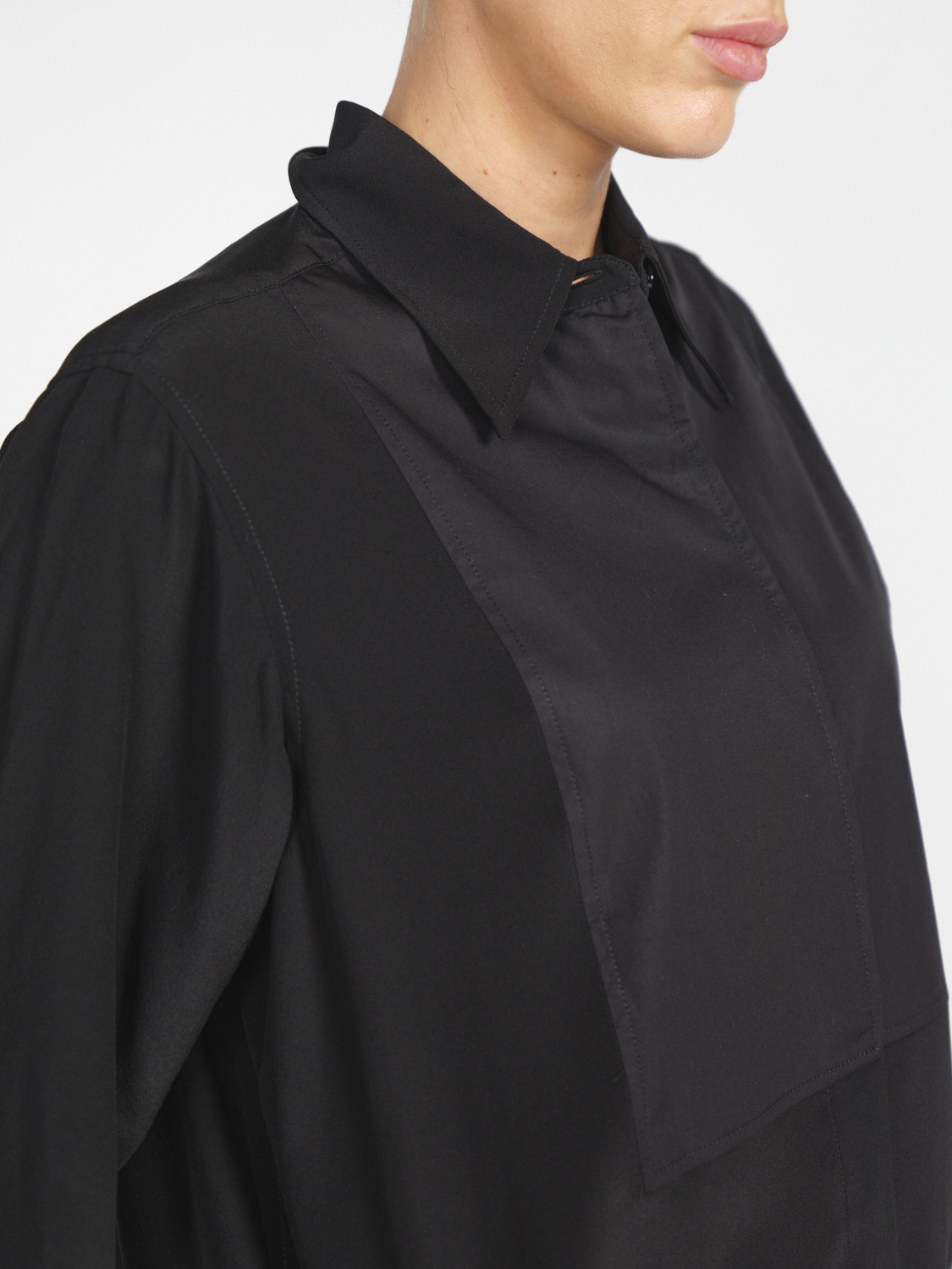 Victoria Beckham Classic blouse with a button placket  black 34