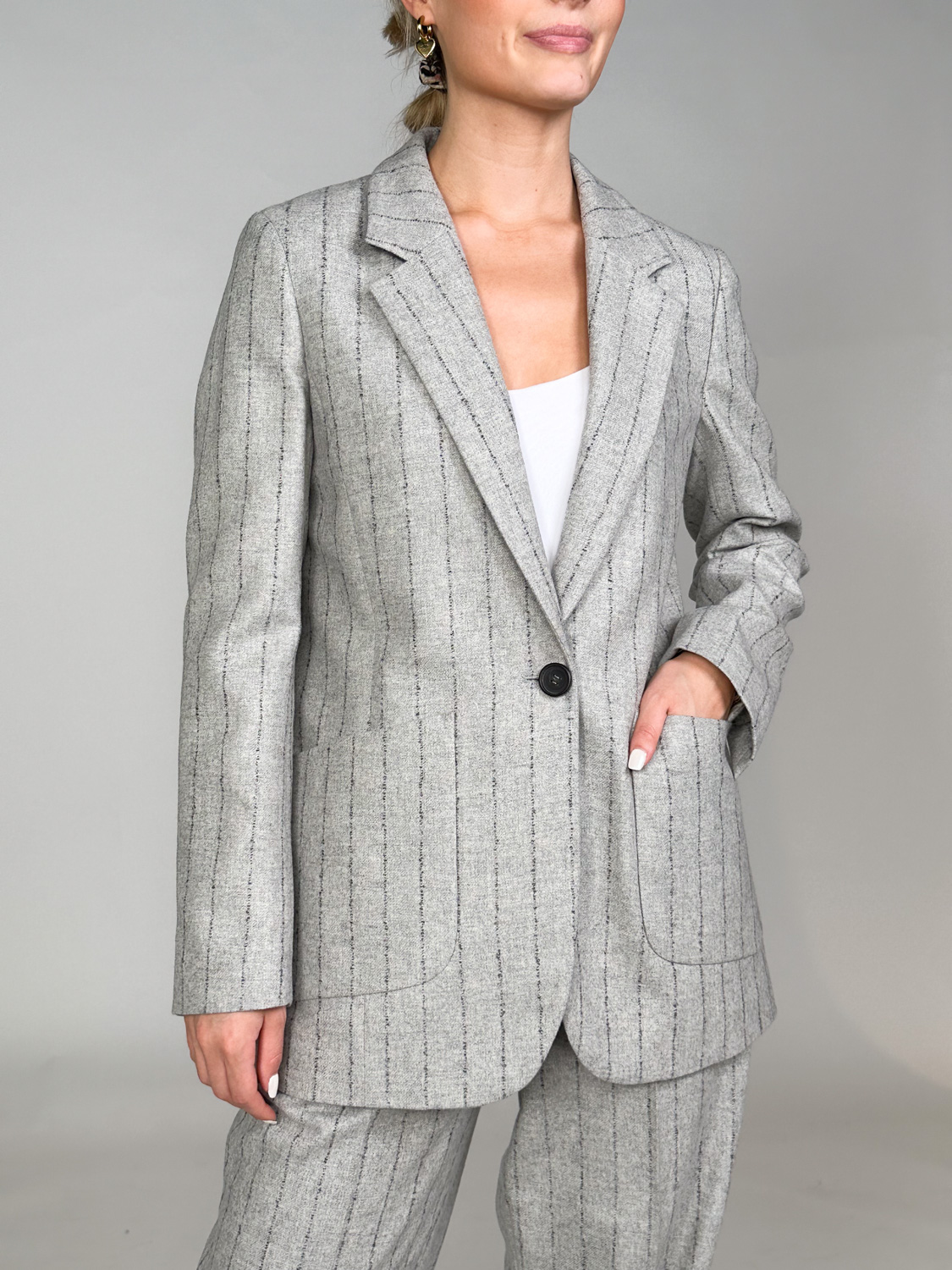 Lorena Antoniazzi Classic blazer made of virgin wool  grey 36