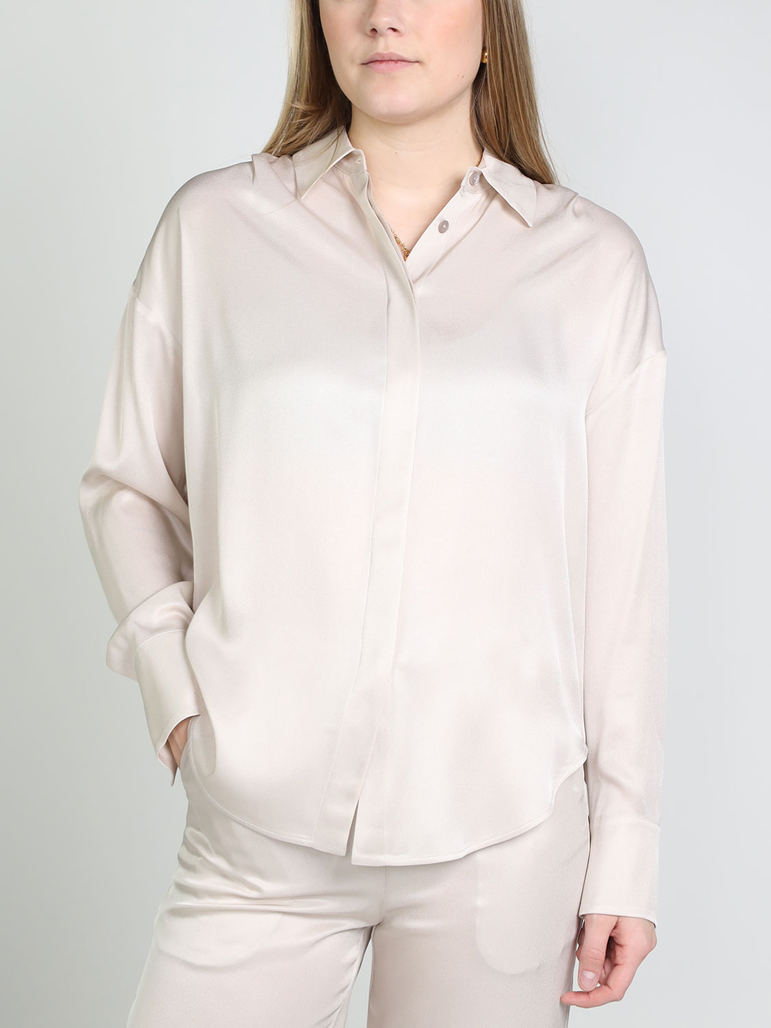 Lorena Antoniazzi Shimmering silk blend blouse   36 beige