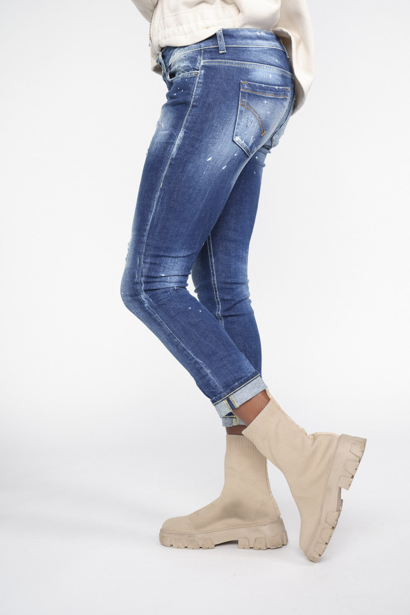 Blue Distressed Jeans loui.rocks