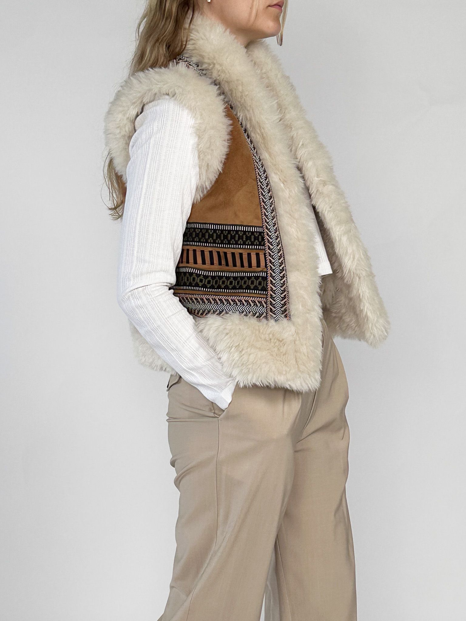 Bazar Deluxe Fur vest with embroidered pattern  camel 34