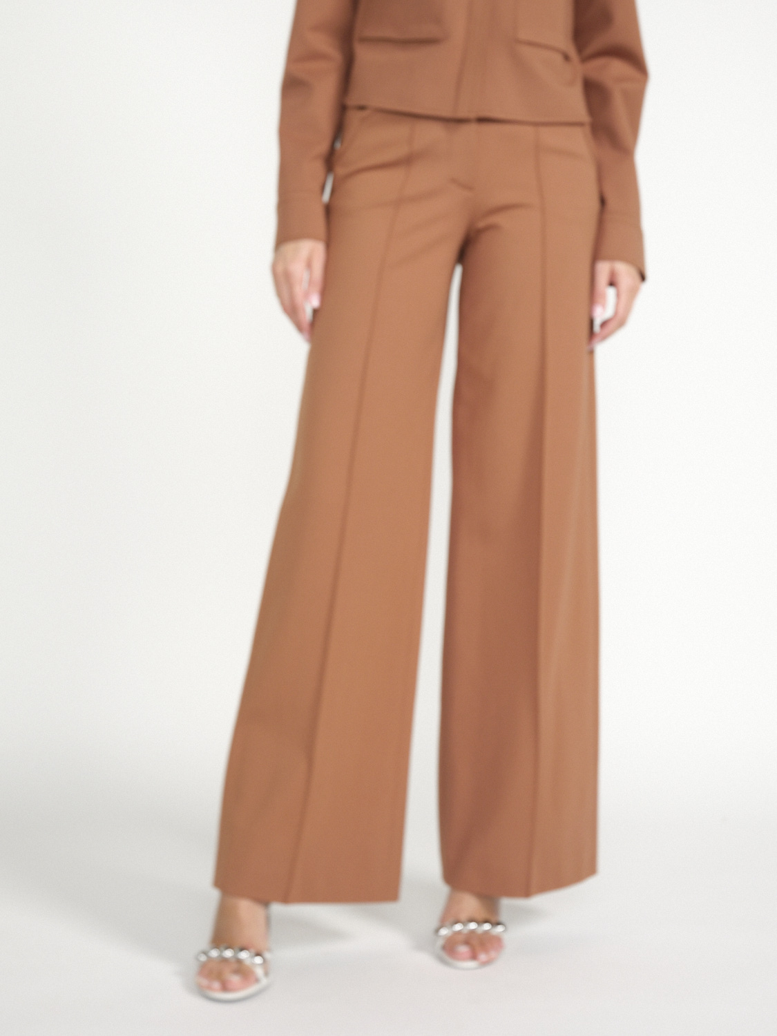 Dorothee Schumacher Emotional Essence – stretchy pleated trousers  brown S