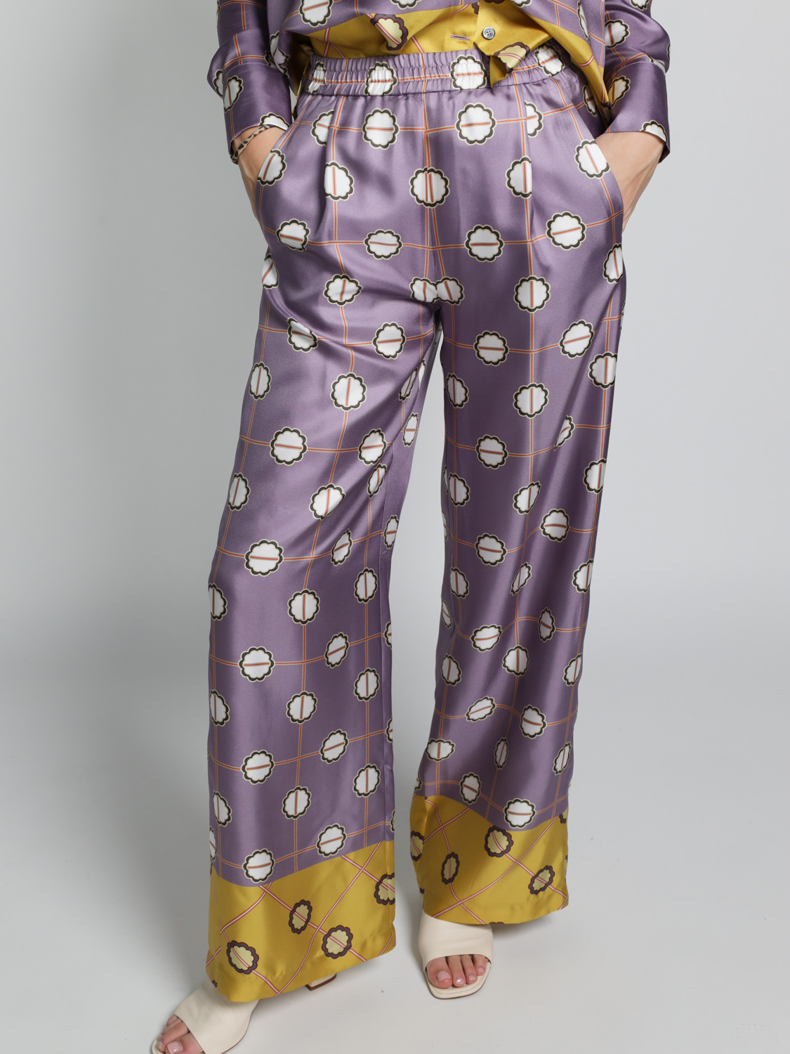 Odeeh Silk trousers with pattern  Flieder 38