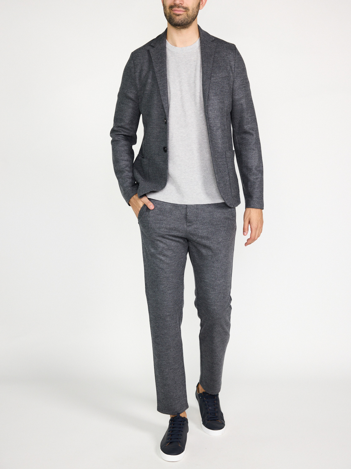 Harris Wharf London Jogger pants made of wool with a pattern  grey 48