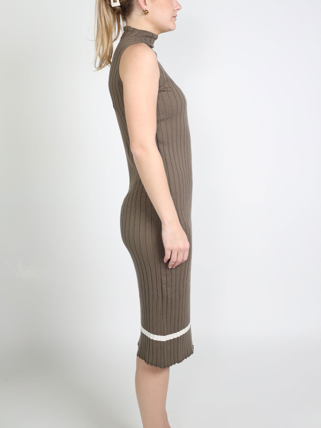 friendly hunting Bondhi CC Hove - Figure-hugging knit dress   khaki XS