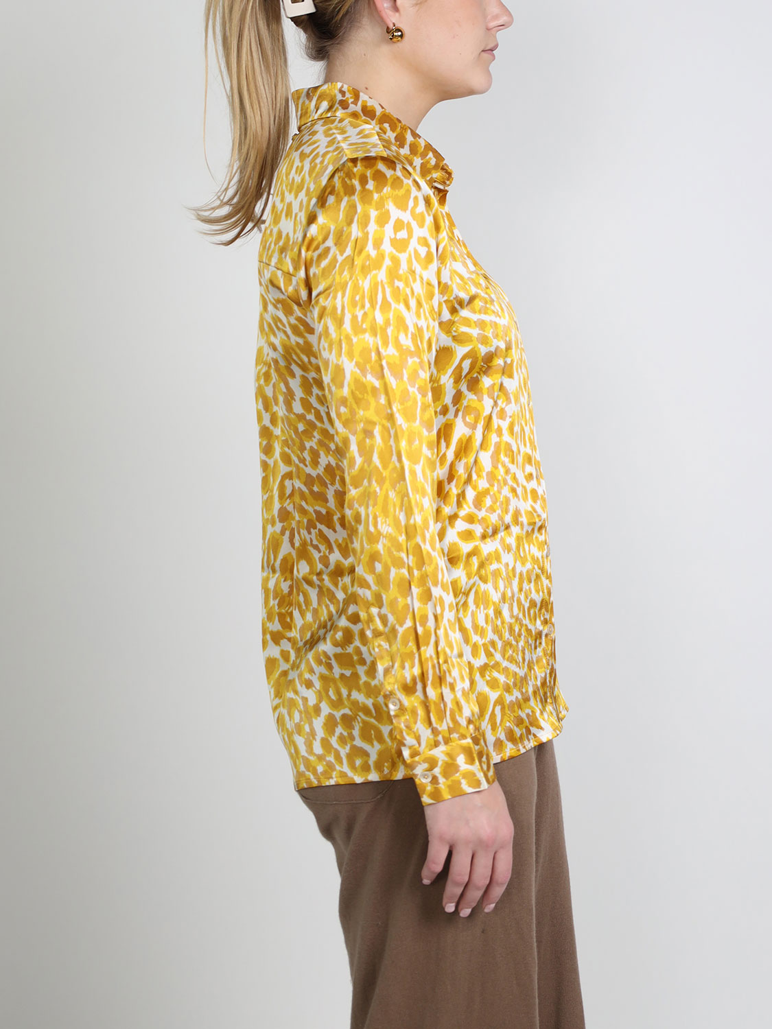 friendly hunting Hendrika Cheetah – Bluse mit Leomuster aus Seide   gelb S