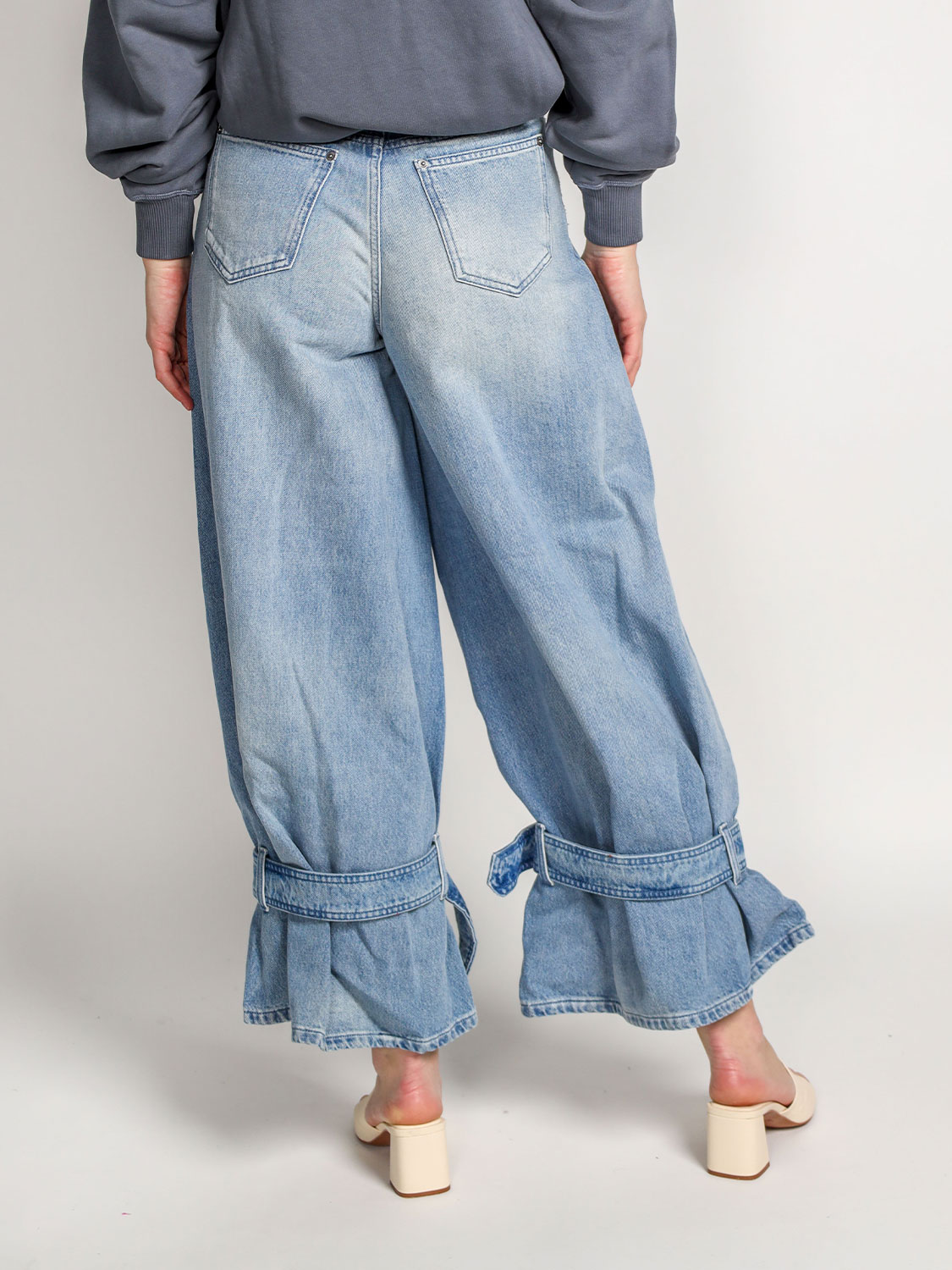 JW Anderson Weite Jeans mit Schnallen-Detail  blau 25