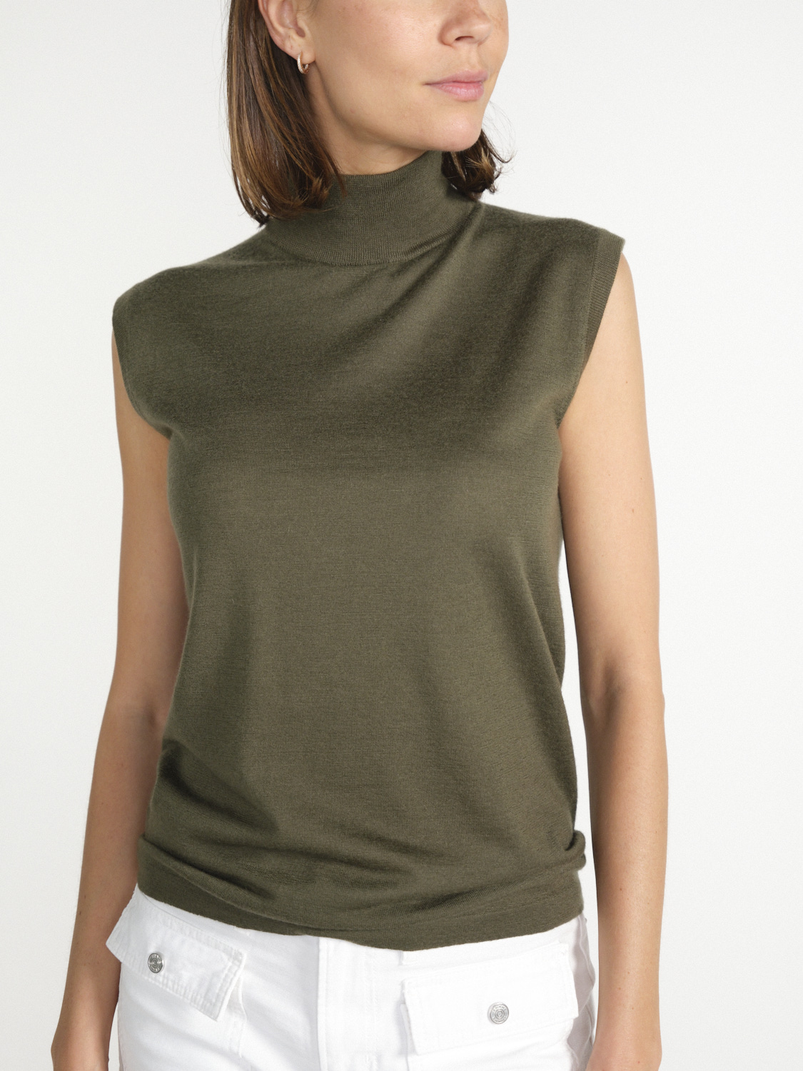 Lisa Yang Lucy - Sleeveless cashmere shirt with turtleneck   khaki 36