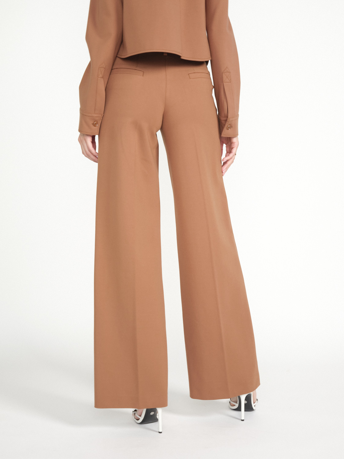 Dorothee Schumacher Emotional Essence – stretchy pleated trousers  brown XS