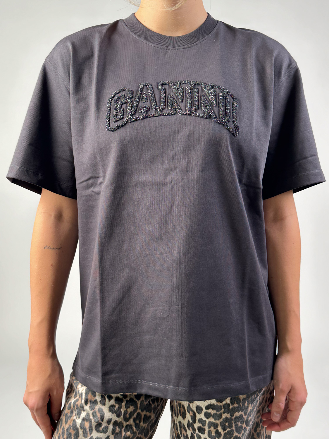 Ganni Heavy Cotton T-Shirt mit Glitzer Branding  antracita M