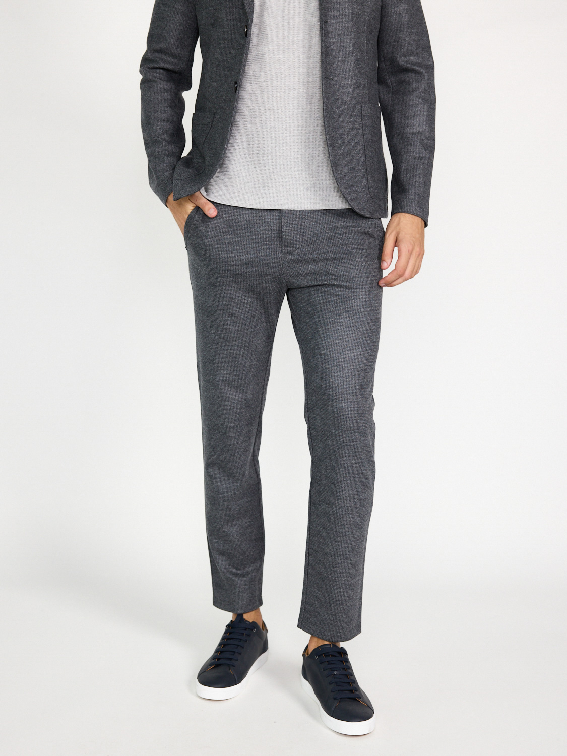 Harris Wharf London Jogger pants made of wool with a pattern  grey 48