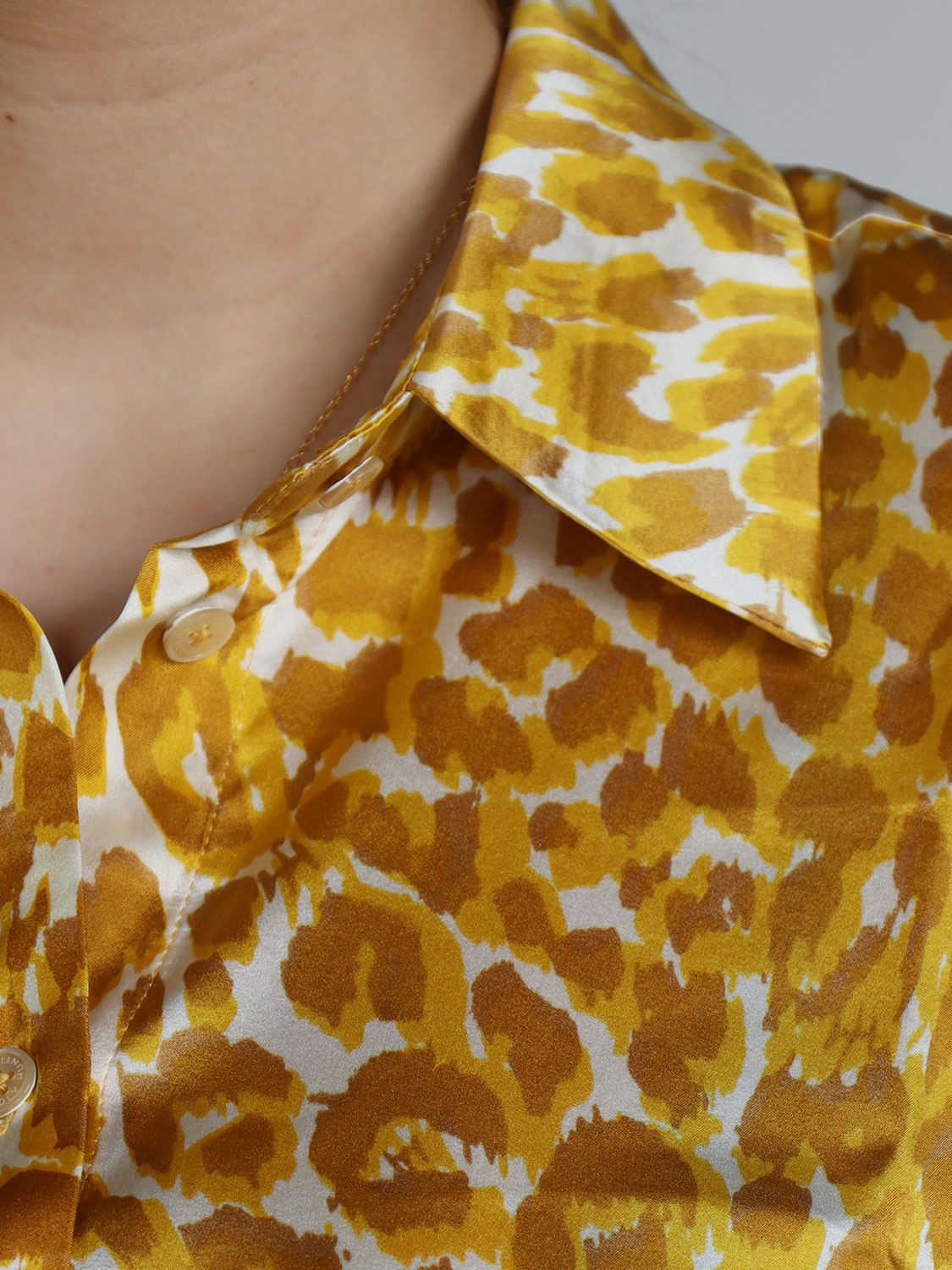 friendly hunting Hendrika Cheetah - Leo-patterned silk blouse   yellow L