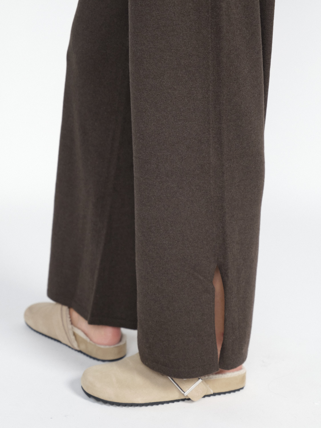 Lisa Yang Marlo – cashmere wide-leg trousers  brown 34