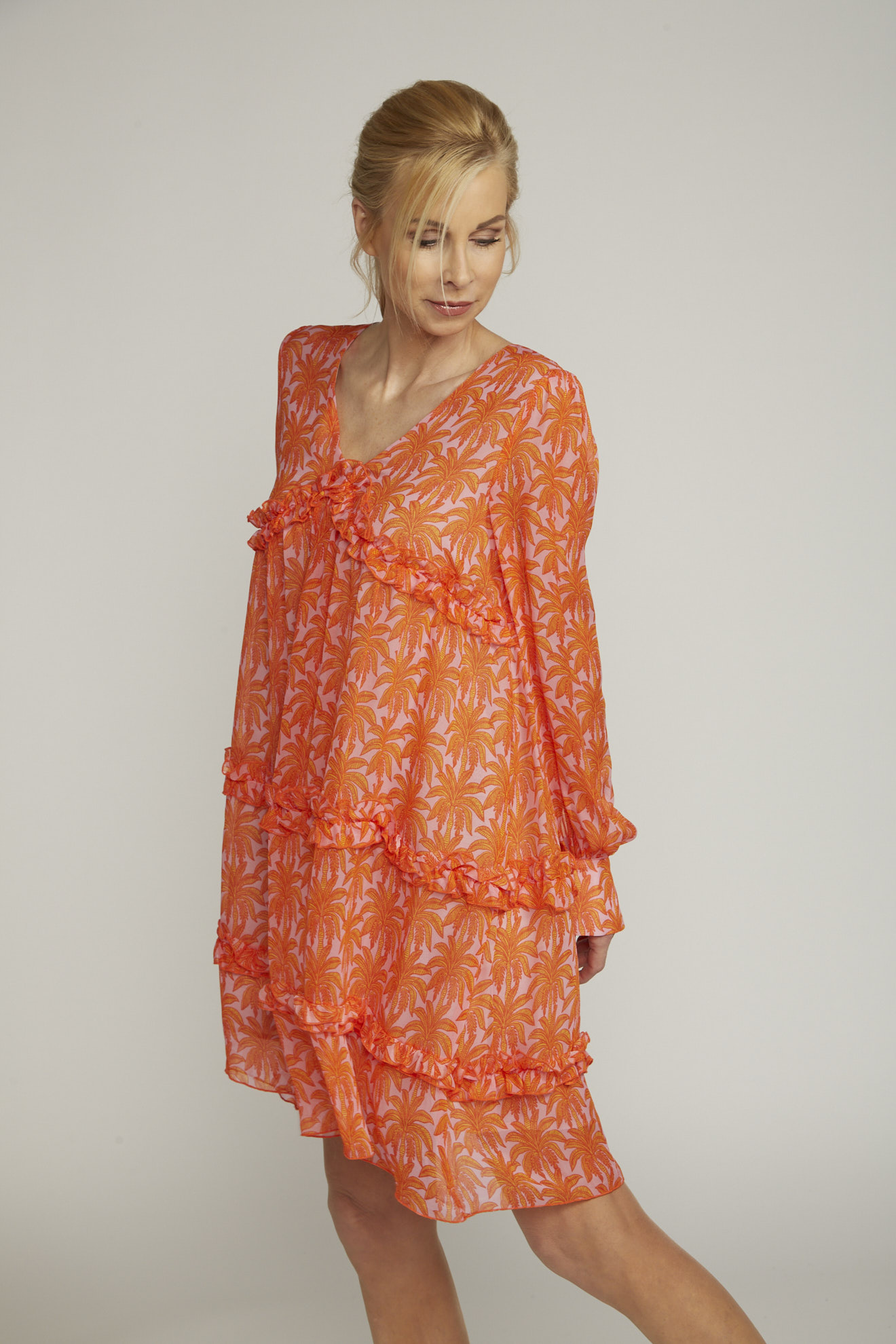anna's dress affairs dress orange all over print palms mix model front