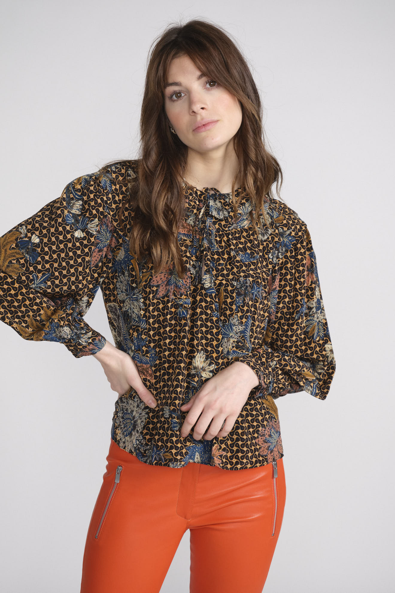 Ulla Johnson Aria - Printed silk blouse with floral patterns | loui.rocks