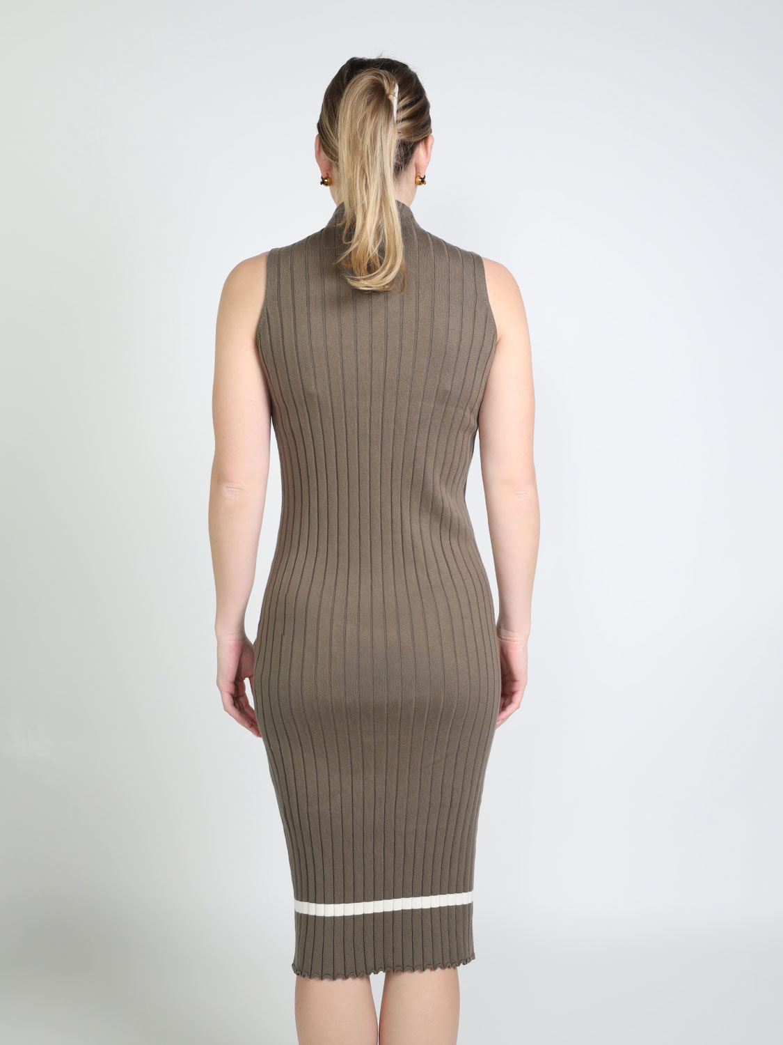 friendly hunting Bondhi CC Hove - Figure-hugging knit dress   khaki XS