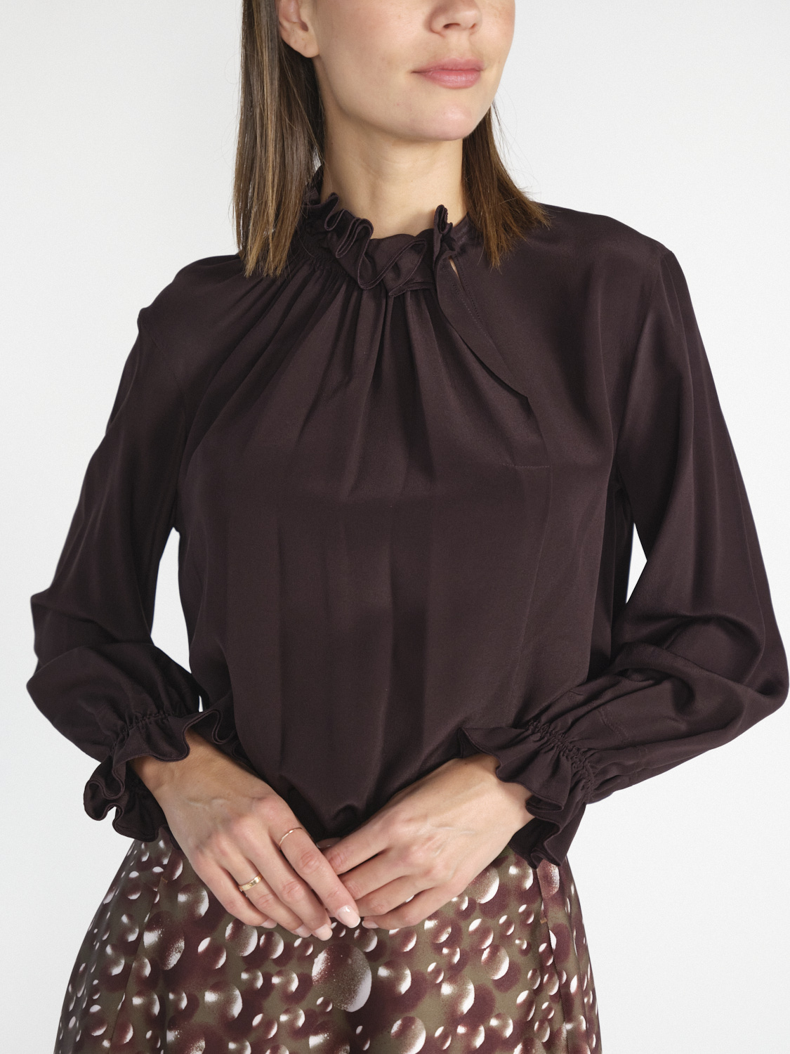 Victoria Beckham Blouse with ruffled collar made of silk crepe  beaurdeux  38