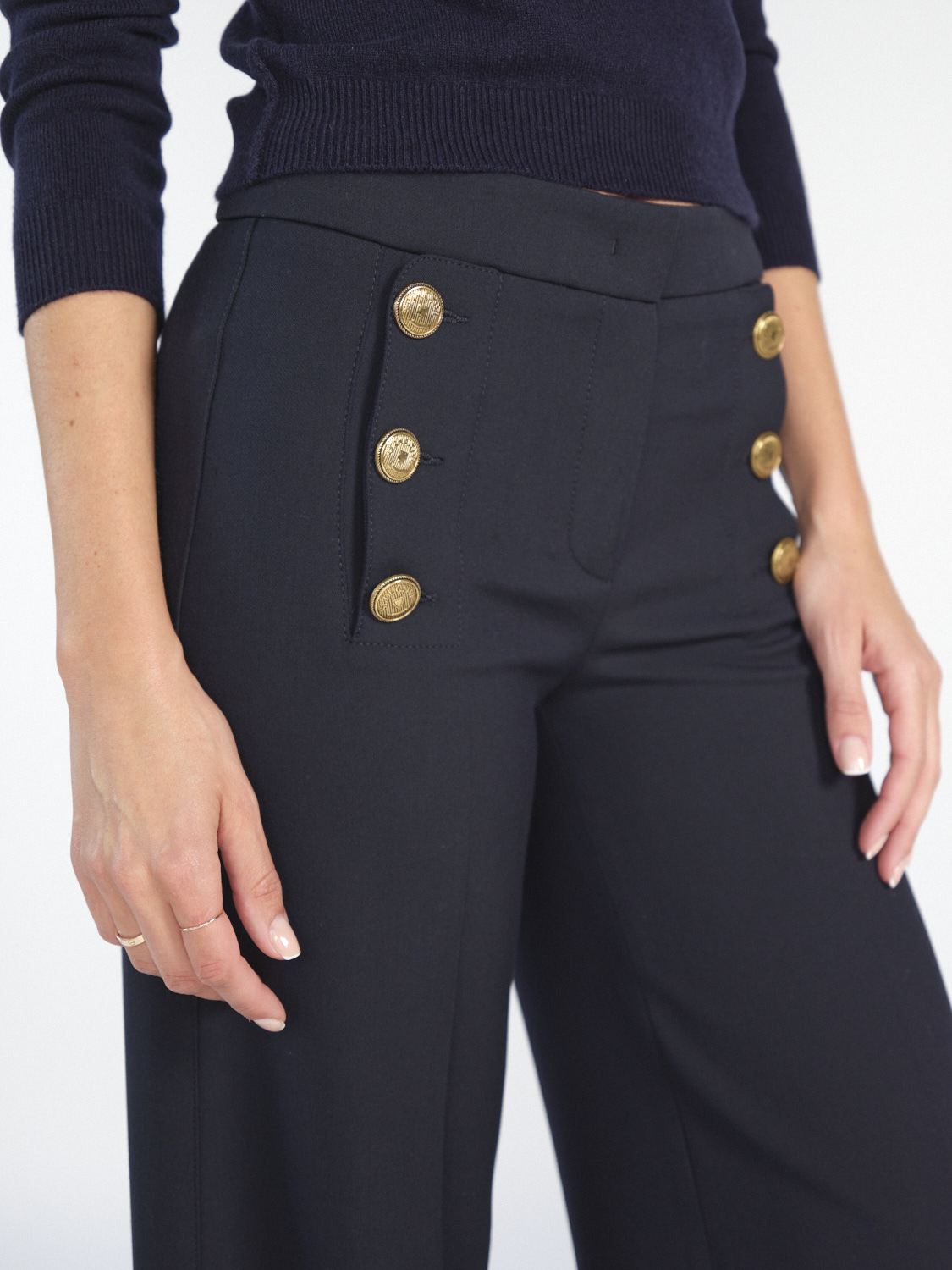 Seductive Bridget – Bundfaltenhose mit Knopfdetails   marine 38