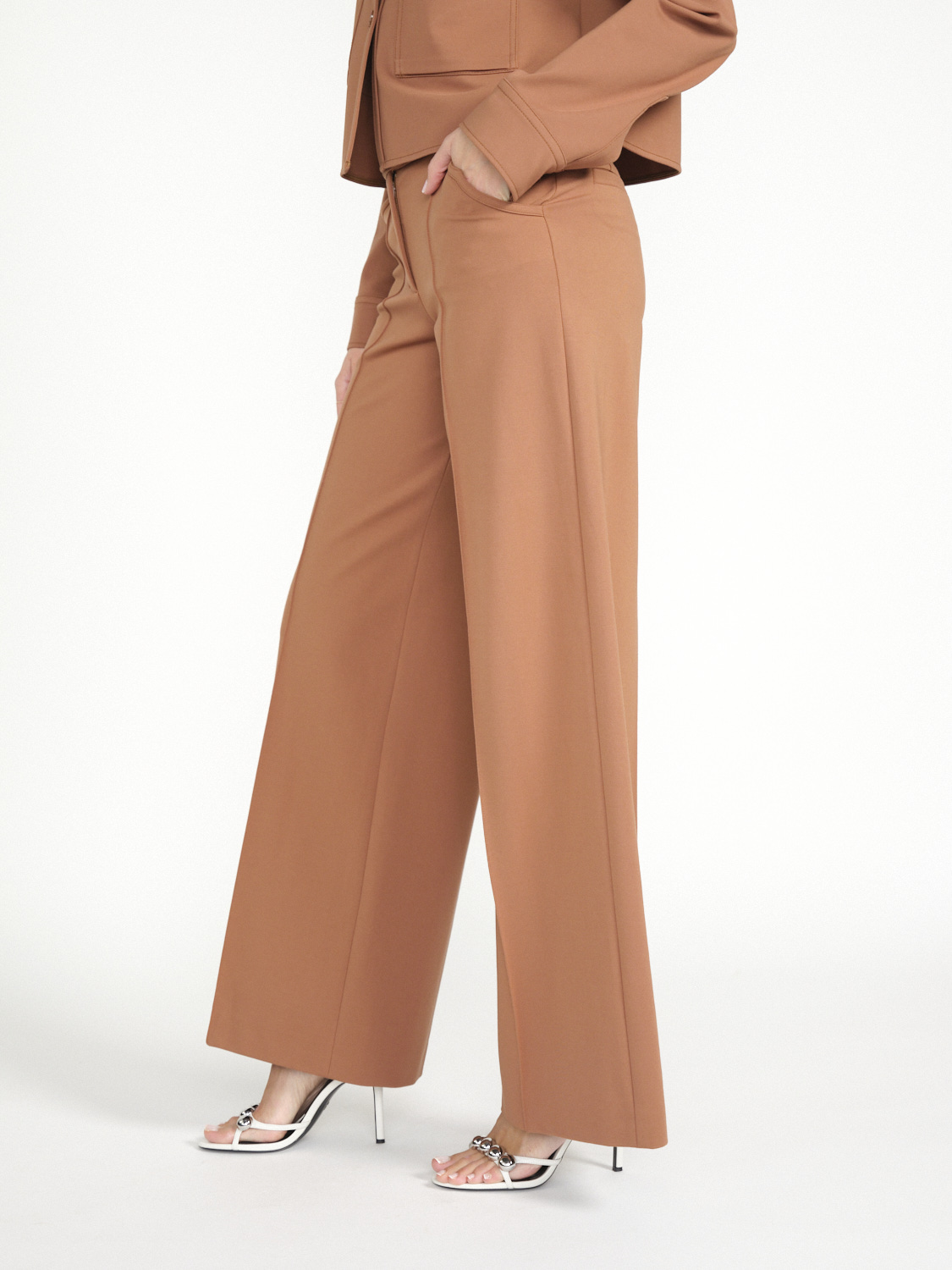 Dorothee Schumacher Emotional Essence – stretchy pleated trousers  brown XS