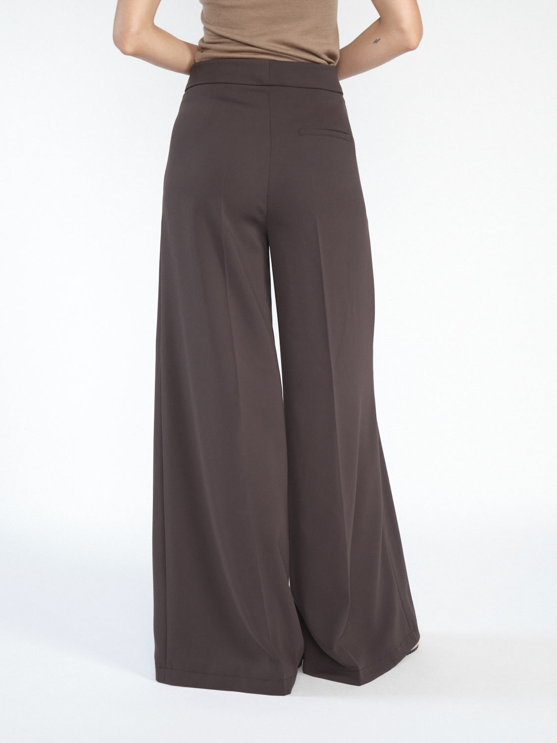 Seductive Maya – Flowing pleated trousers  brown 34