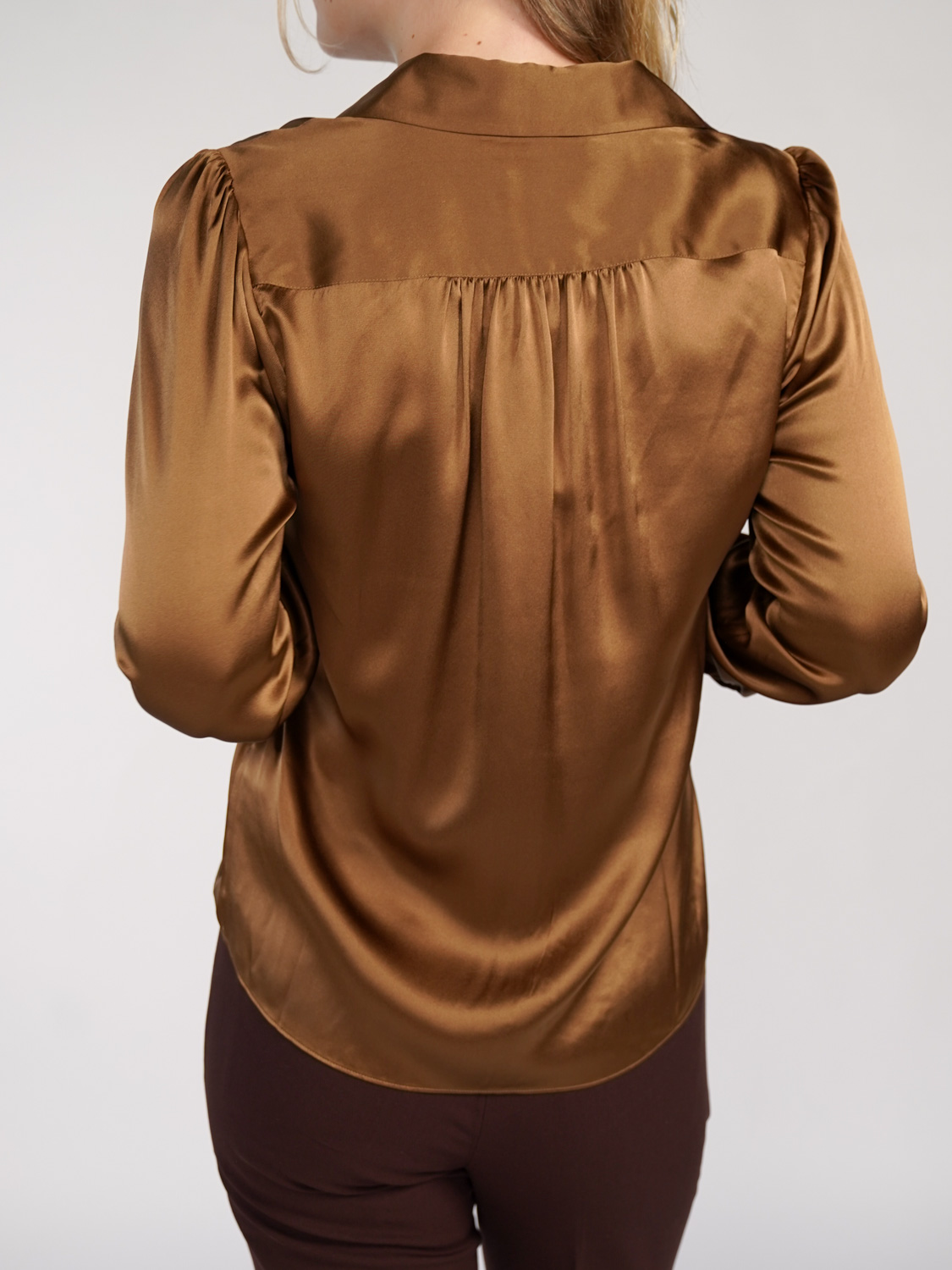 Frame Round - silk blouse with button details  camel L