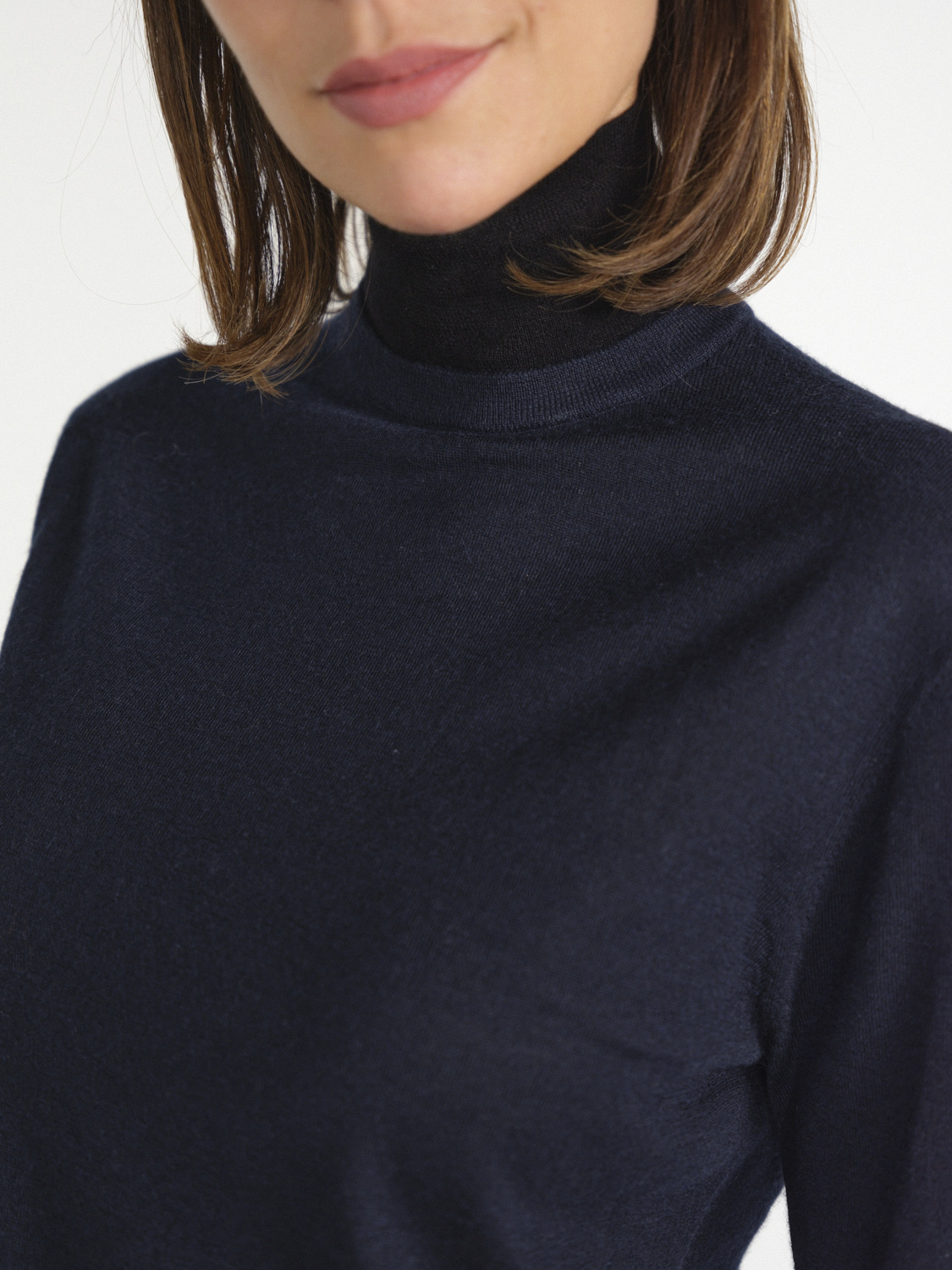 Lisa Yang Marina - Cashmere turtleneck sweater   marine 36