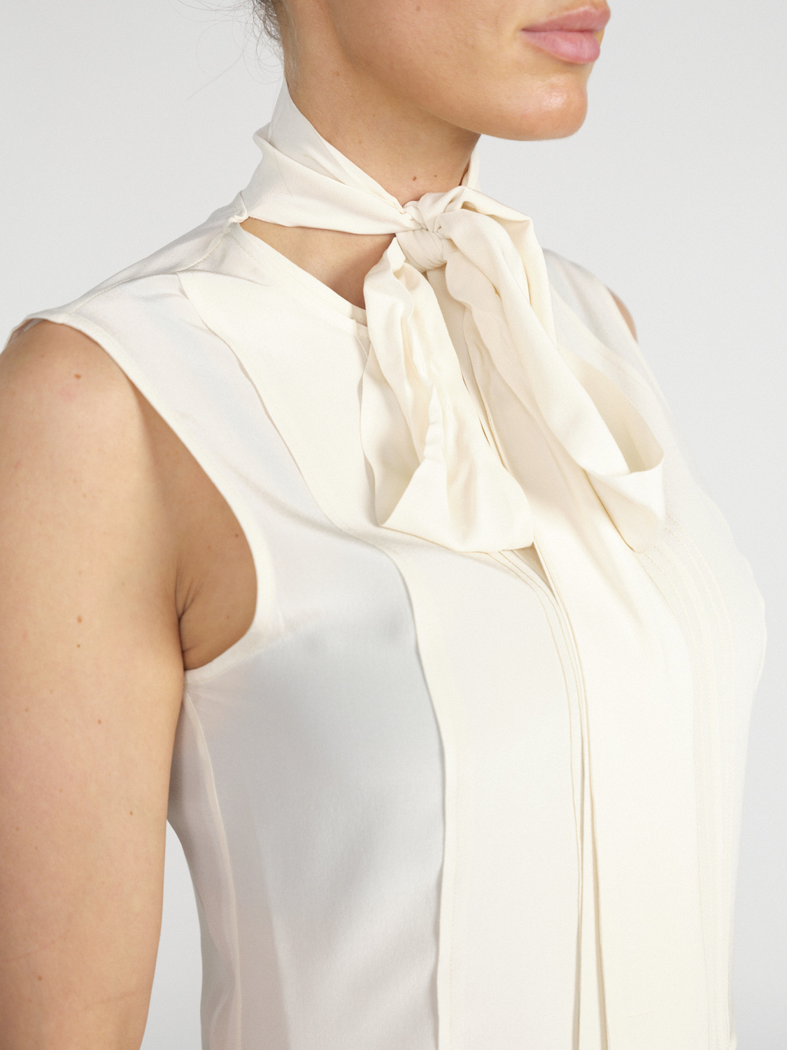 Victoria Beckham Silk crêpe blouse with a tie   creme 34