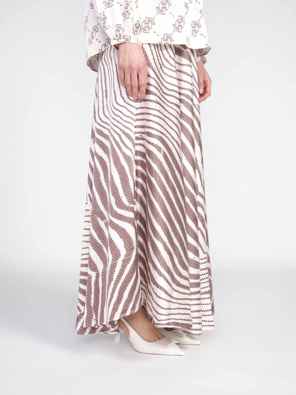 friendly hunting Nipigon Long Okapi - Silk maxi skirt with graphic pattern  beige S