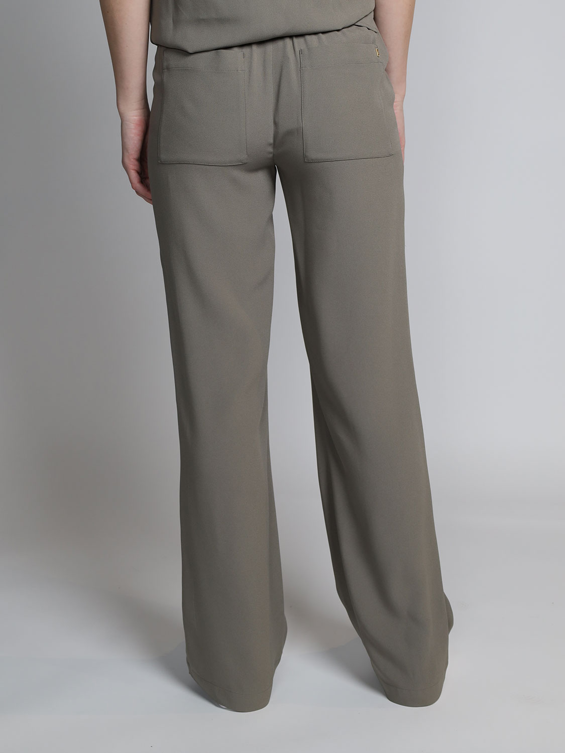 Ami Paris  Flowing trousers with belt detail  beige S